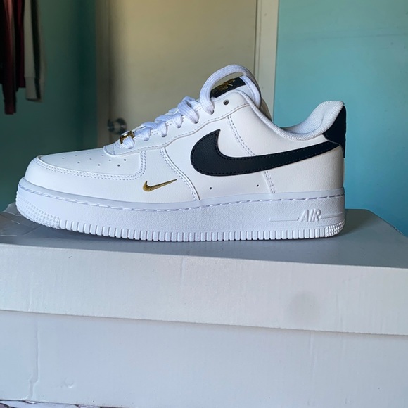 Nike Shoes - Women’s Air Force 1’07